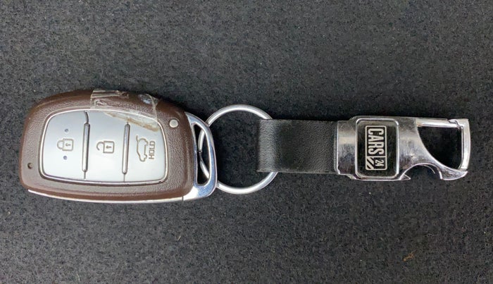 2017 Hyundai Creta SX PLUS 1.6 PETROL, Petrol, Manual, 98,397 km, Key Close Up
