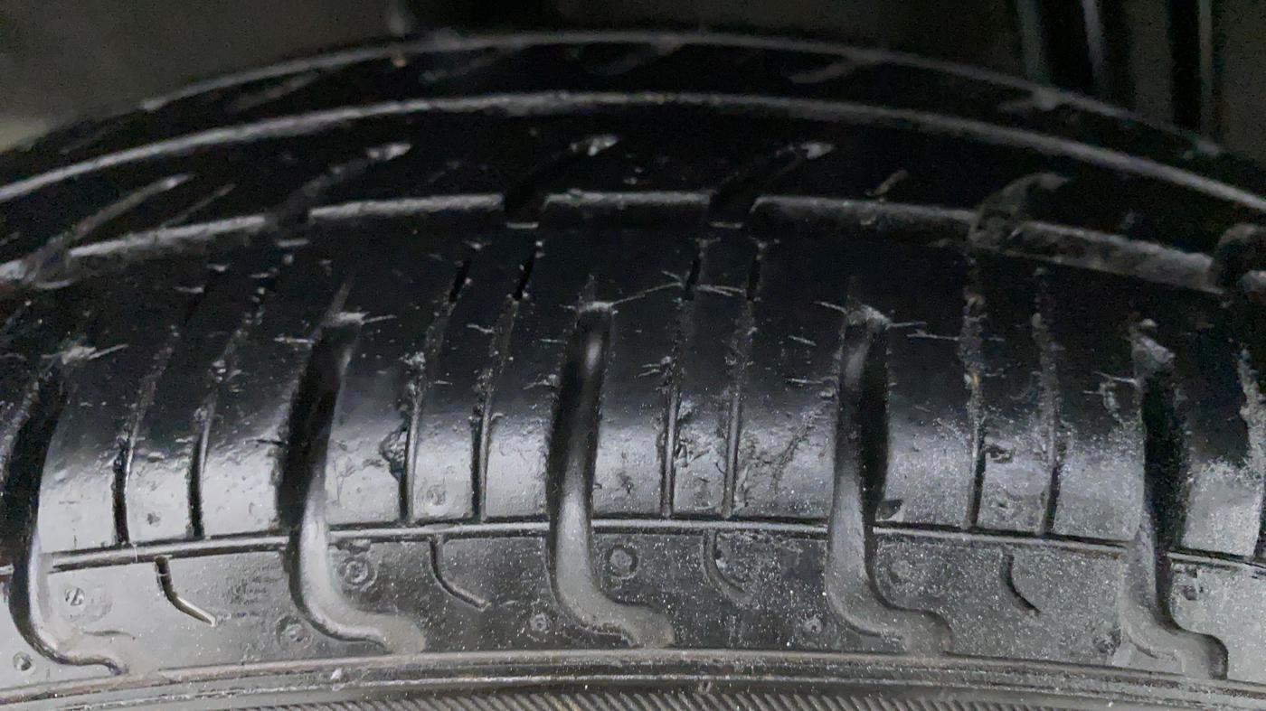 2016 Renault Kwid RXT Opt, Petrol, Manual, 34,554 km, Left Rear Tyre Tread