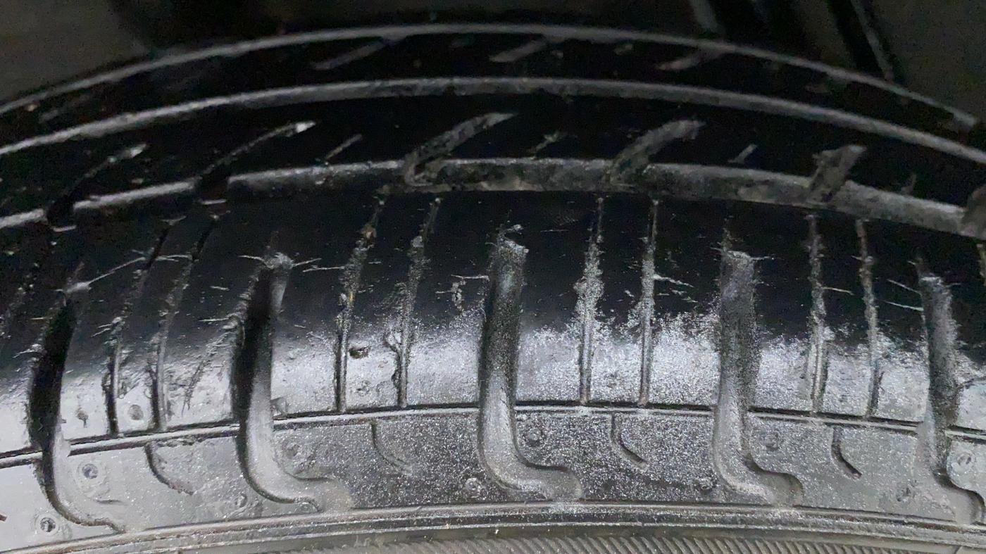 2016 Renault Kwid RXT Opt, Petrol, Manual, 34,554 km, Right Front Tyre Tread