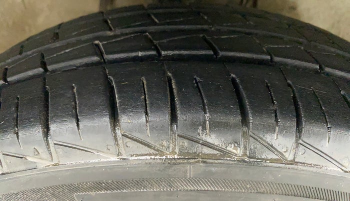2022 Maruti Alto LXI OPT, Petrol, Manual, 6,137 km, Right Front Tyre Tread