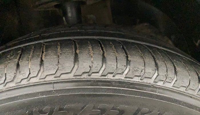 2020 Maruti Baleno ZETA CVT PETROL 1.2, Petrol, Automatic, 1,33,187 km, Right Front Tyre Tread