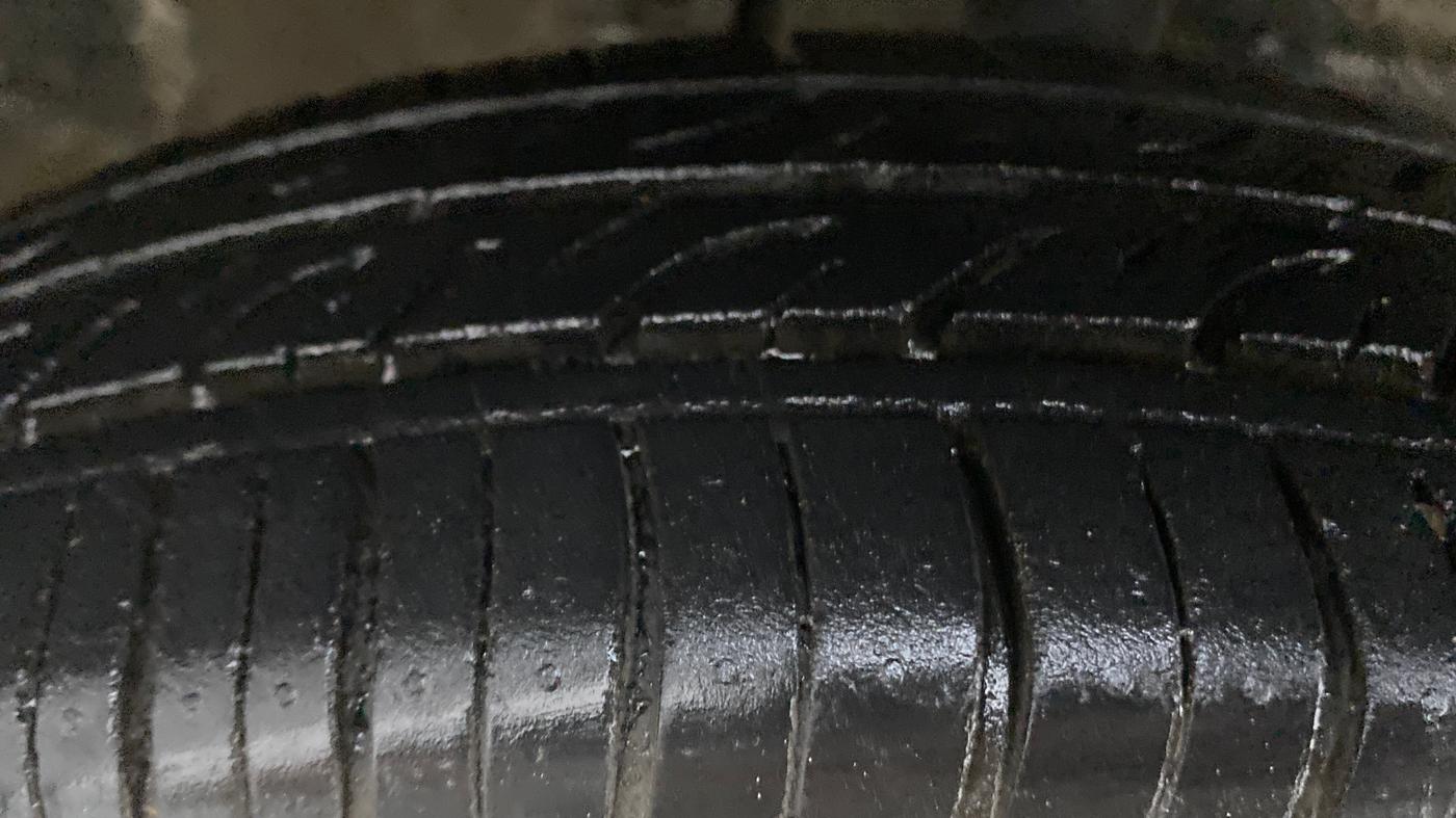 2012 Maruti Wagon R 1.0 LXI CNG, CNG, Manual, 73,138 km, Right Front Tyre Tread