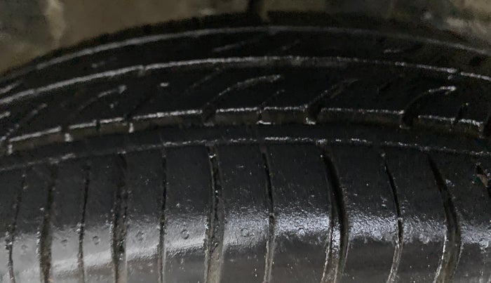 2012 Maruti Wagon R 1.0 LXI CNG, CNG, Manual, 73,138 km, Right Front Tyre Tread