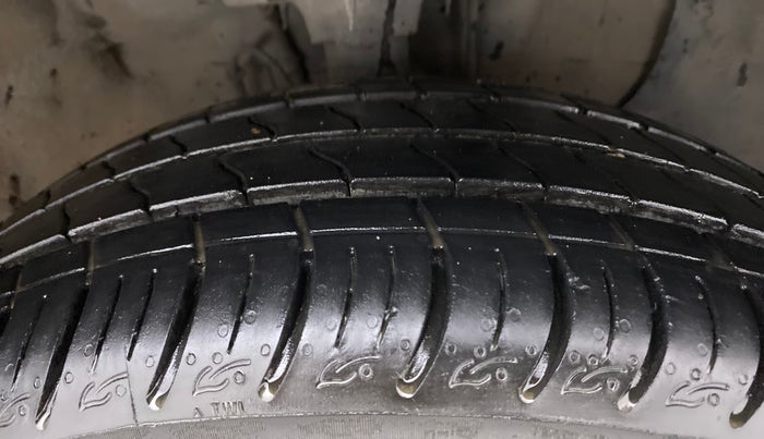 2014 Hyundai Elite i20 ASTA 1.2, Petrol, Manual, 62,068 km, Right Front Tyre Tread