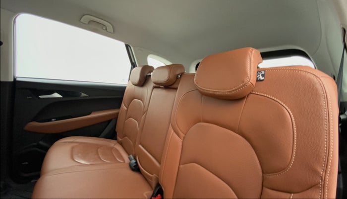 2021 MG HECTOR PLUS SMART 2.0 7STR, Diesel, Manual, 25,833 km, Right Side Rear Door Cabin