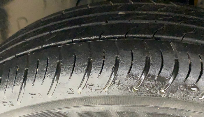 2021 Nissan MAGNITE XE, Petrol, Manual, 22,682 km, Left Front Tyre Tread