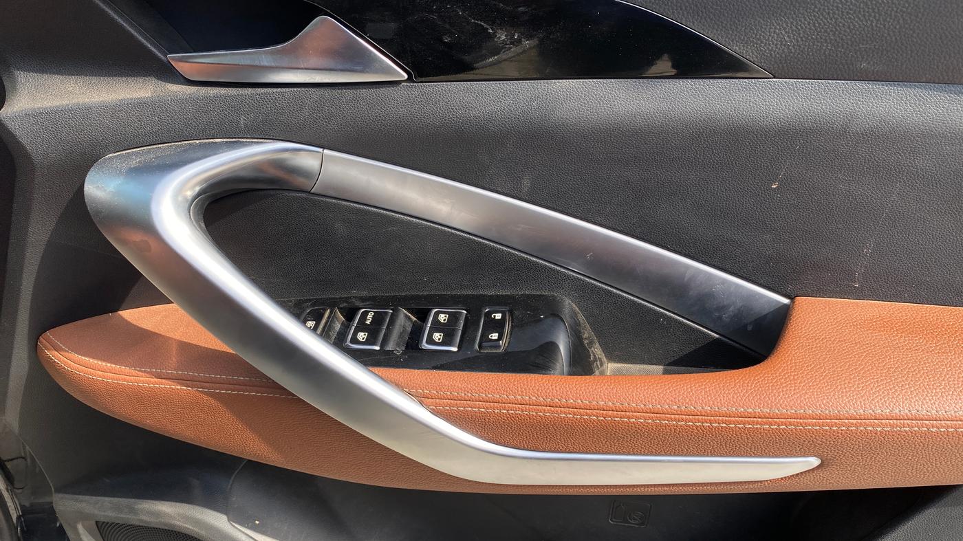 2020 MG HECTOR PLUS SHARP 1.5 PETROL TURBO DCT 6-STR, Petrol, Automatic, 71,836 km, Driver Side Door Panels Control