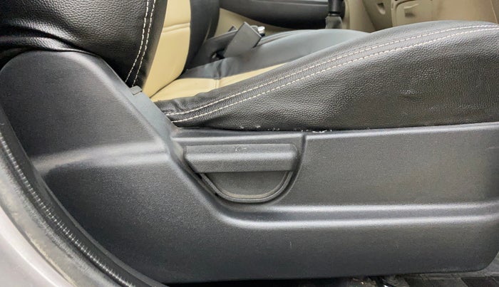 2012 Hyundai i20 MAGNA (O) 1.2, Petrol, Manual, 44,572 km, Driver Side Adjustment Panel