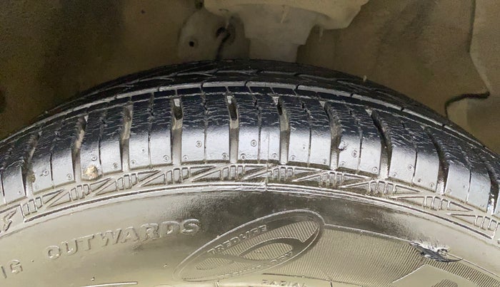 2012 Hyundai i20 MAGNA (O) 1.2, Petrol, Manual, 44,572 km, Right Front Tyre Tread