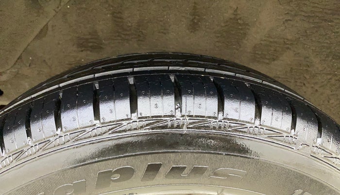 2012 Hyundai i20 MAGNA (O) 1.2, Petrol, Manual, 44,572 km, Right Rear Tyre Tread