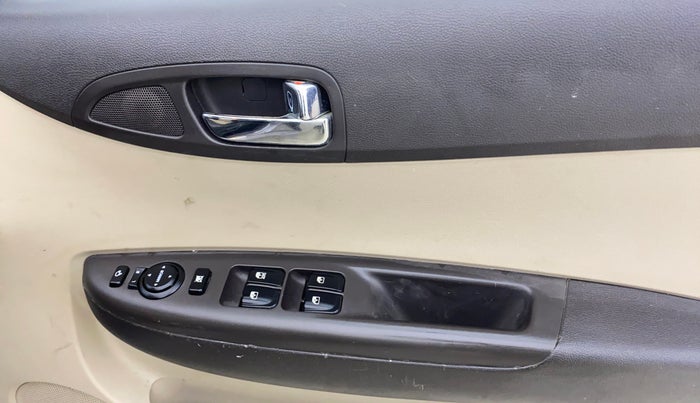 2012 Hyundai i20 MAGNA (O) 1.2, Petrol, Manual, 44,572 km, Driver Side Door Panels Control