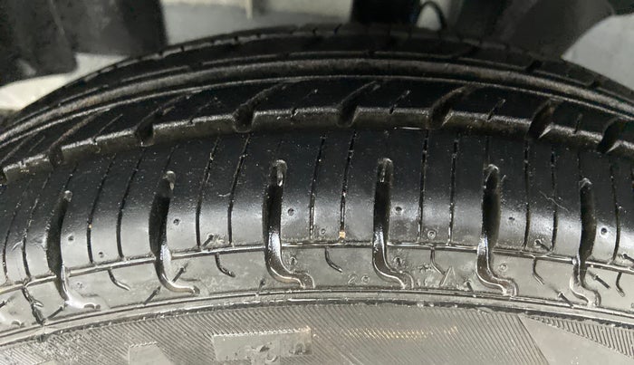 2019 Renault Kwid RXL, Petrol, Manual, 1,122 km, Left Front Tyre Tread
