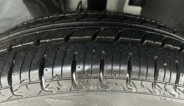 2019 Renault Kwid RXL, Petrol, Manual, 1,122 km, Right Front Tyre Tread
