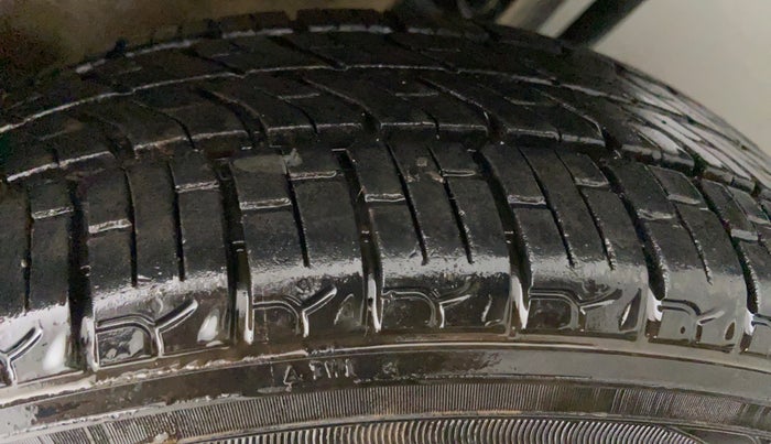 2015 Maruti Alto K10 VXI, Petrol, Manual, 36,926 km, Left Rear Tyre Tread