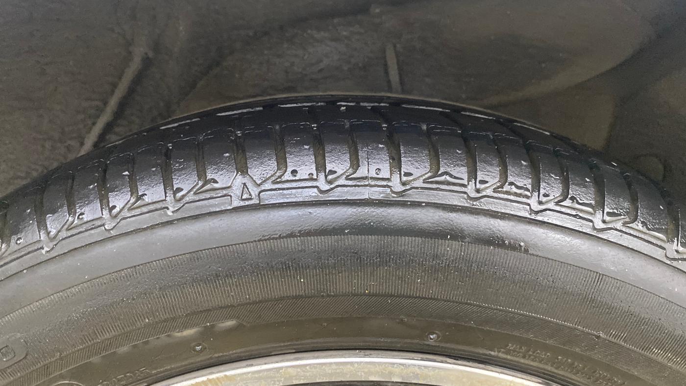 2014 Hyundai Verna FLUIDIC 1.6 VTVT SX, Petrol, Manual, 22,832 km, Left Rear Tyre Tread
