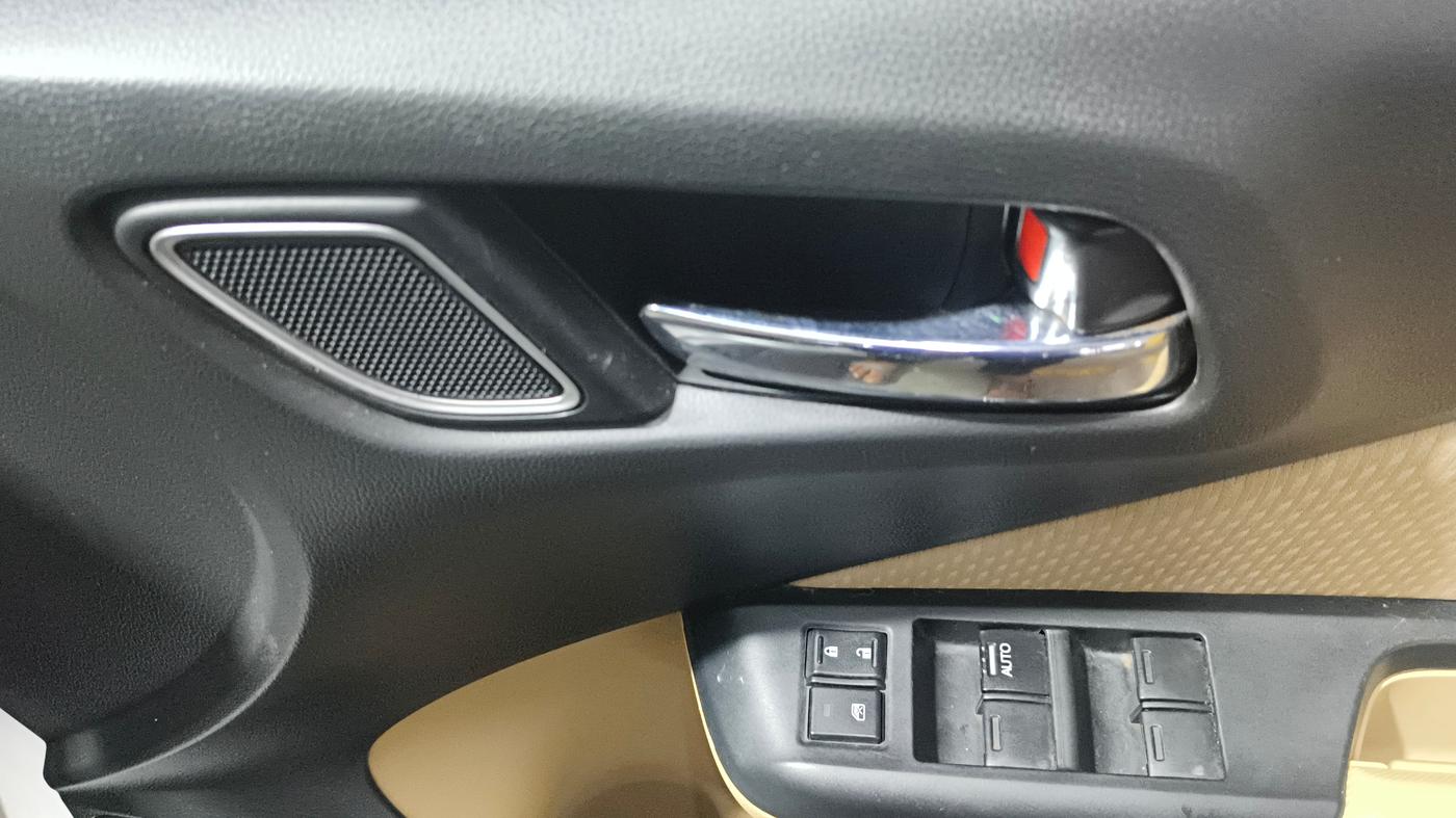 2022 Honda City 1.5L I-VTEC V MT 5TH GEN, Petrol, Manual, 61,115 km, Driver Side Door Panels Control