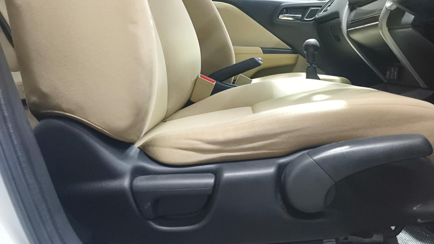 2022 Honda City 1.5L I-VTEC V MT 5TH GEN, Petrol, Manual, 61,115 km, Driver Side Adjustment Panel