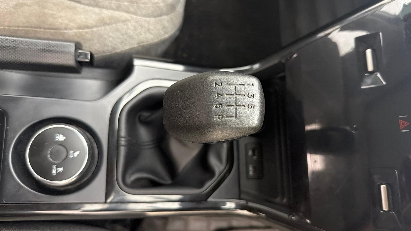 2025 Tata Curvv Pure Plus S 1.2 Petrol 6MT, Petrol, Manual, 18,581 km, Gear Lever
