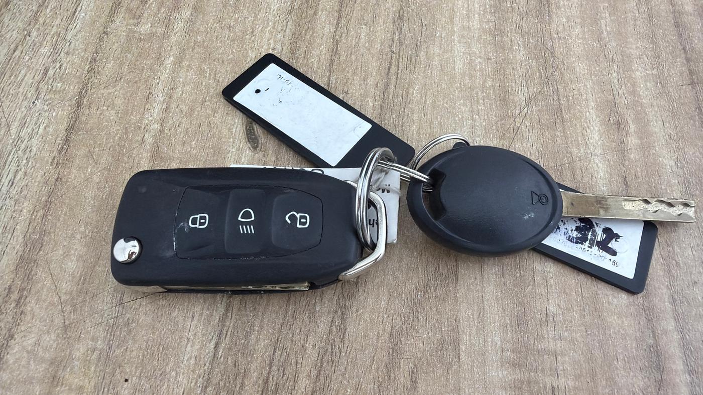 2025 Tata Curvv Pure Plus S 1.2 Petrol 6MT, Petrol, Manual, 18,581 km, Key Close Up