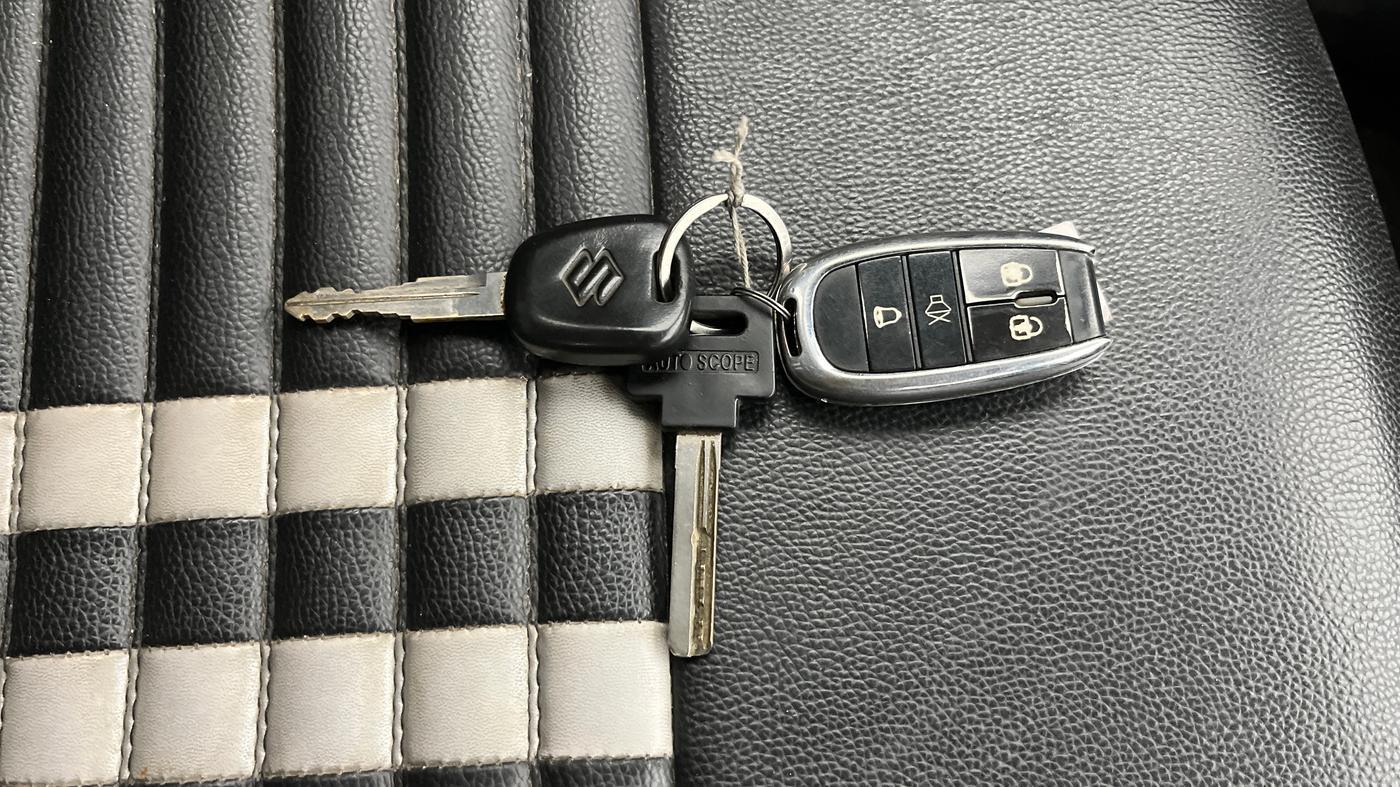 2019 Maruti Swift LXI, Petrol, Manual, 58,823 km, Key Close Up