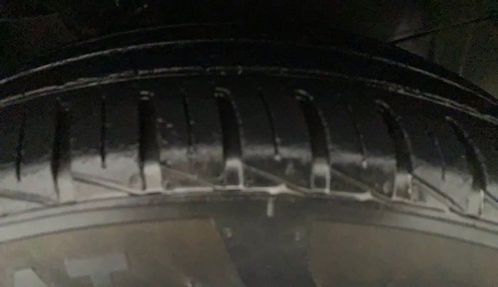 2013 Hyundai i10 MAGNA 1.2, Petrol, Manual, 65,536 km, Left Front Tyre Tread