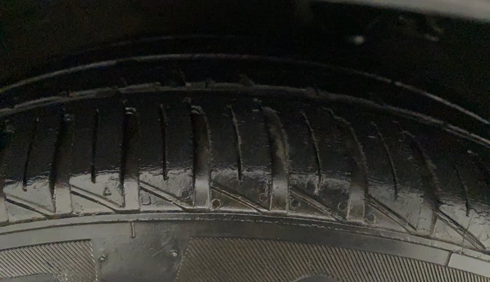 2013 Hyundai i10 MAGNA 1.2, Petrol, Manual, 65,536 km, Right Rear Tyre Tread