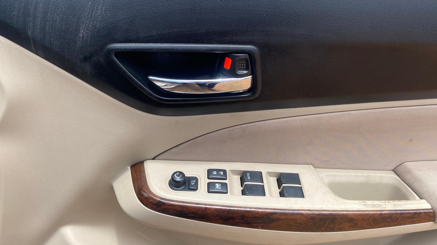 2018 Maruti Dzire ZXI PLUS AMT, Petrol, Automatic, 1,01,772 km, Driver Side Door Panels Control