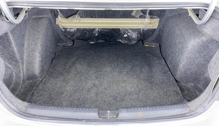 2013 Volkswagen Vento HIGHLINE PETROL AT, Petrol, Automatic, 67,882 km, Boot Inside