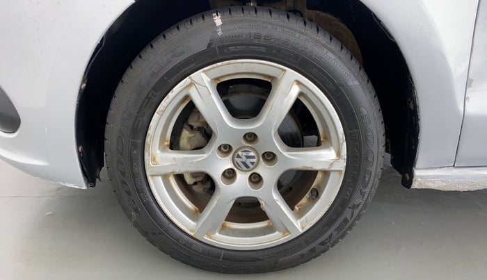 2013 Volkswagen Vento HIGHLINE PETROL AT, Petrol, Automatic, 67,882 km, Left Front Wheel
