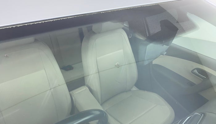 2013 Volkswagen Vento HIGHLINE PETROL AT, Petrol, Automatic, 67,882 km, Front windshield - Minor spot on windshield