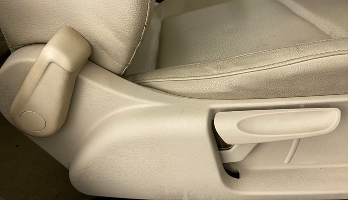 2013 Volkswagen Vento HIGHLINE PETROL AT, Petrol, Automatic, 67,882 km, Driver Side Adjustment Panel