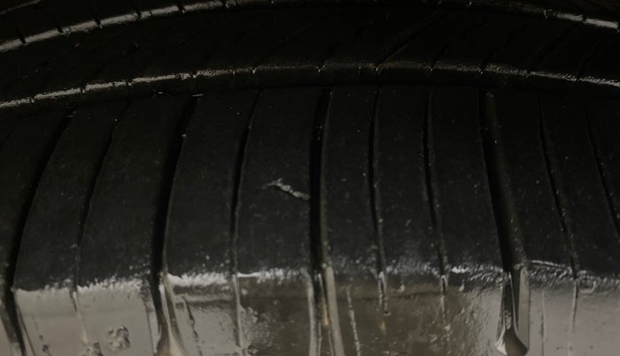 2015 Hyundai Santa Fe 4 WD AT, Diesel, Automatic, 1,28,045 km, Left Front Tyre Tread