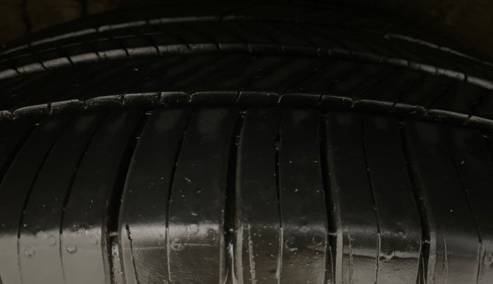 2015 Hyundai Santa Fe 4 WD AT, Diesel, Automatic, 1,28,045 km, Right Rear Tyre Tread