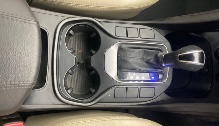 2015 Hyundai Santa Fe 4 WD AT, Diesel, Automatic, 1,28,045 km, Gear Lever