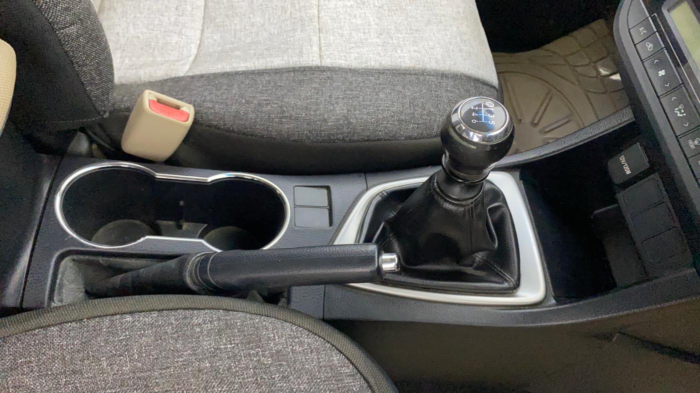 2014 Toyota Corolla Altis G PETROL, Petrol, Manual, 1,03,843 km, Gear Lever