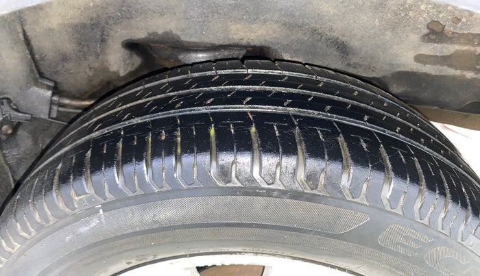 2014 Toyota Corolla Altis G PETROL, Petrol, Manual, 1,03,843 km, Left Rear Tyre Tread