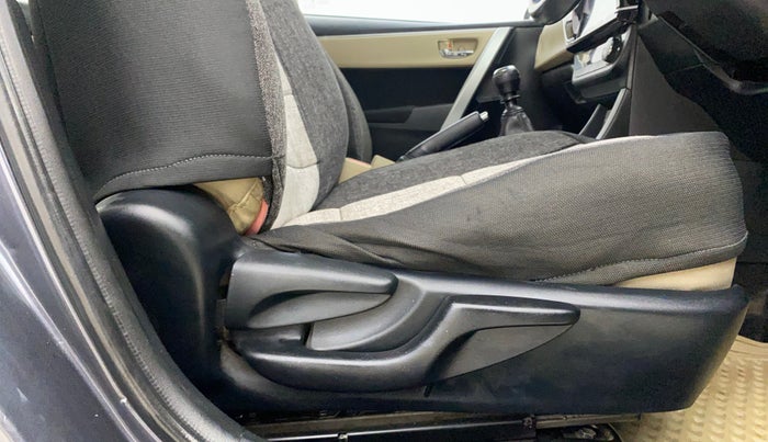 2014 Toyota Corolla Altis G PETROL, Petrol, Manual, 1,03,843 km, Driver Side Adjustment Panel