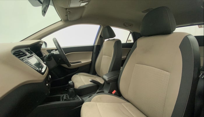 2016 Hyundai Elite i20 MAGNA 1.2, Petrol, Manual, 56,991 km, Right Side Front Door Cabin