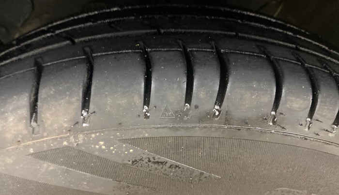 2021 Hyundai NEW SANTRO MAGNA, Petrol, Manual, 77,117 km, Left Front Tyre Tread