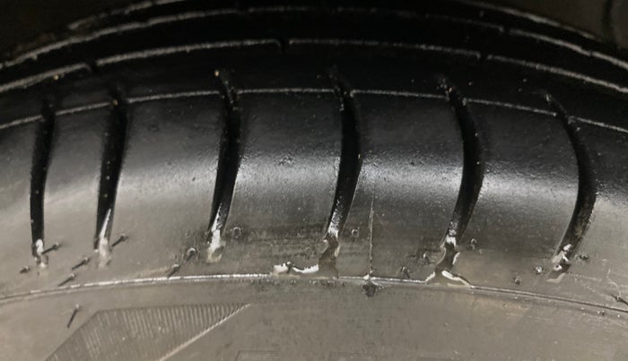 2021 Hyundai NEW SANTRO MAGNA, Petrol, Manual, 77,117 km, Right Front Tyre Tread