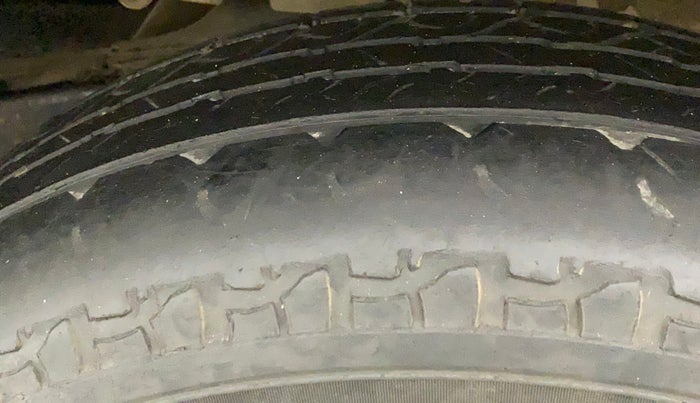 2015 Mahindra Scorpio S4, Diesel, Manual, 70,517 km, Right Rear Tyre Tread