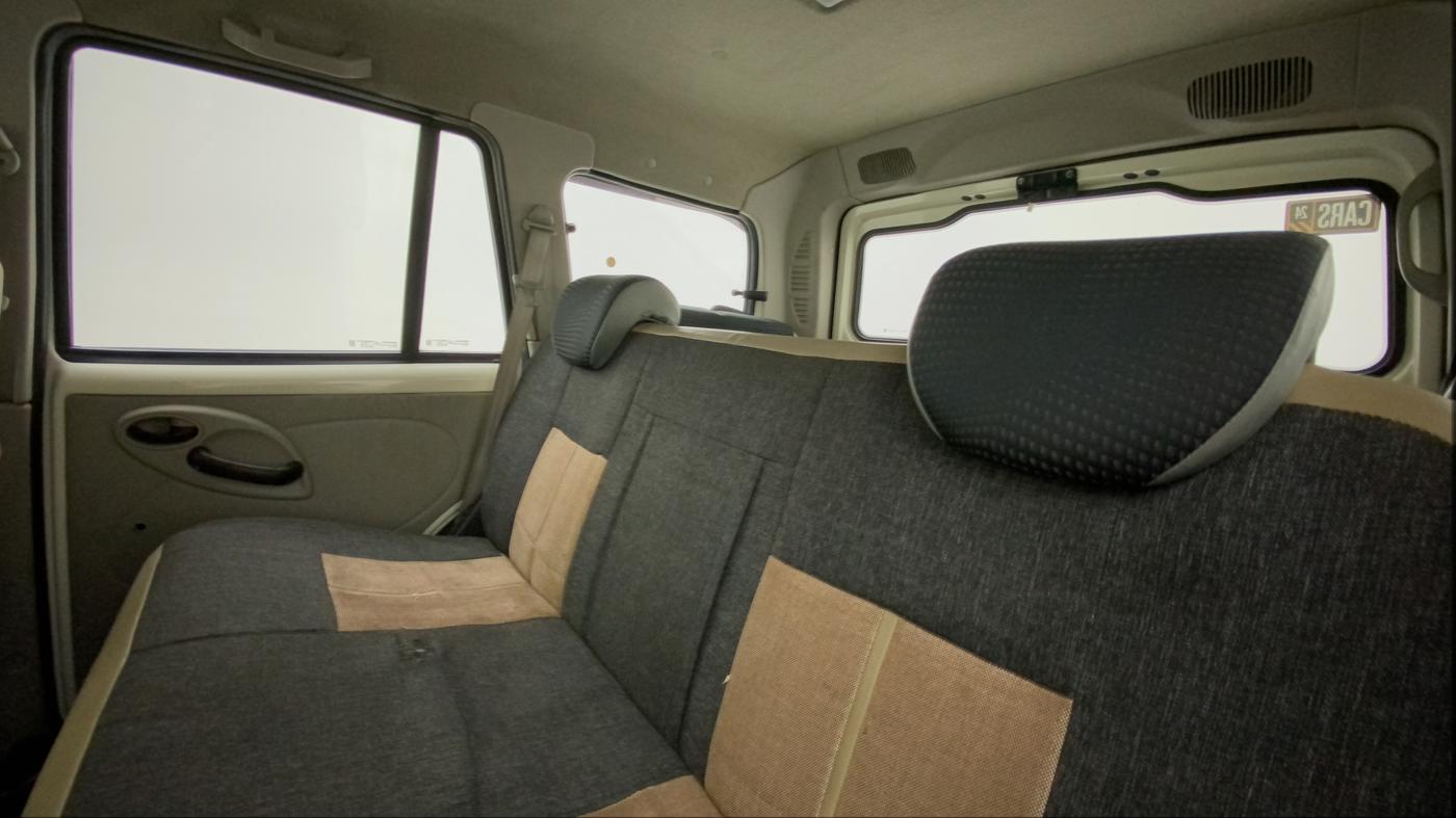 2015 Mahindra Scorpio S4, Diesel, Manual, 70,517 km, Right Side Rear Door Cabin