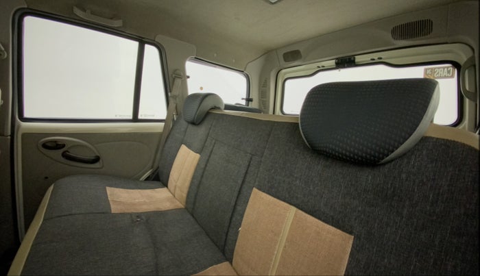 2015 Mahindra Scorpio S4, Diesel, Manual, 70,517 km, Right Side Rear Door Cabin