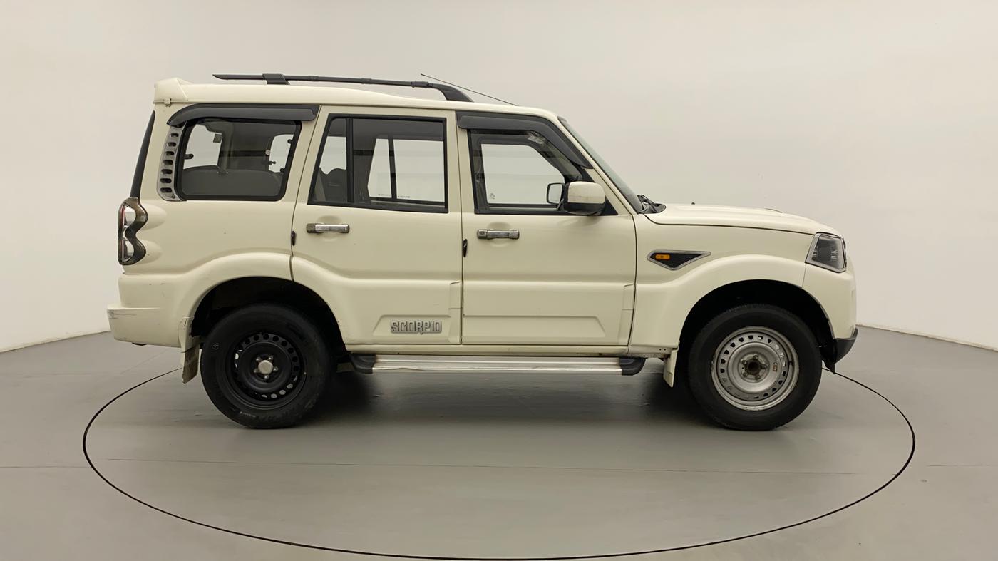 2015 Mahindra Scorpio S4, Diesel, Manual, 70,517 km, Right Side View