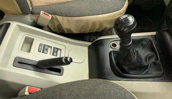 2015 Mahindra Scorpio S4, Diesel, Manual, 70,517 km, Gear Lever