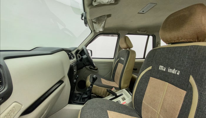 2015 Mahindra Scorpio S4, Diesel, Manual, 70,517 km, Right Side Front Door Cabin