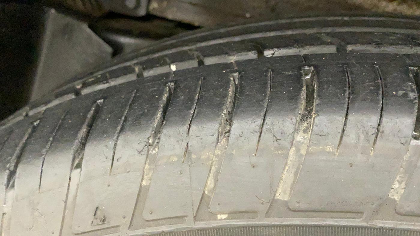 2015 Mahindra Scorpio S4, Diesel, Manual, 70,517 km, Left Rear Tyre Tread