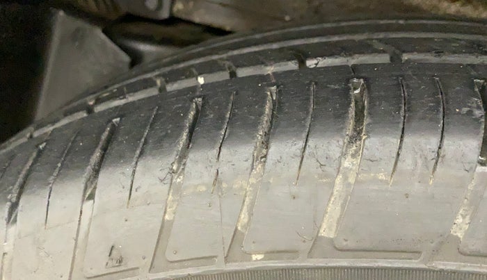 2015 Mahindra Scorpio S4, Diesel, Manual, 70,517 km, Left Rear Tyre Tread