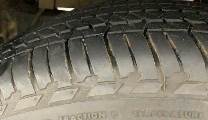 2015 Mahindra Scorpio S4, Diesel, Manual, 70,517 km, Left Front Tyre Tread