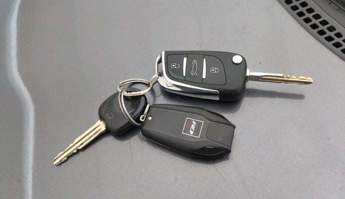 2015 Hyundai Eon MAGNA +, Petrol, Manual, 25,027 km, Key Close Up